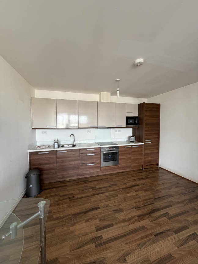 2 Bed Flat in Poplar Main Photo
