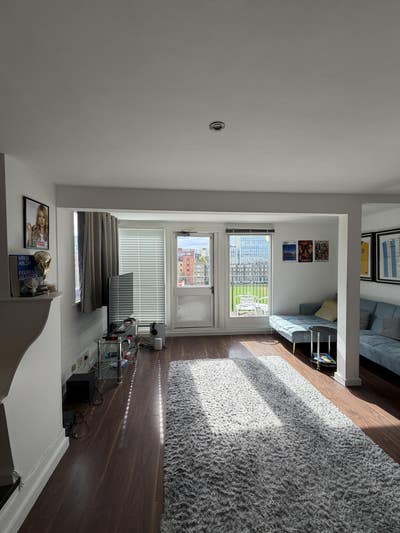 Stunning City Road Apartment with Sunset View  Main Photo