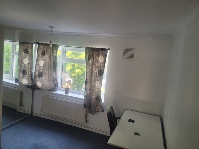 Large Double Room Immediately Available Main Photo