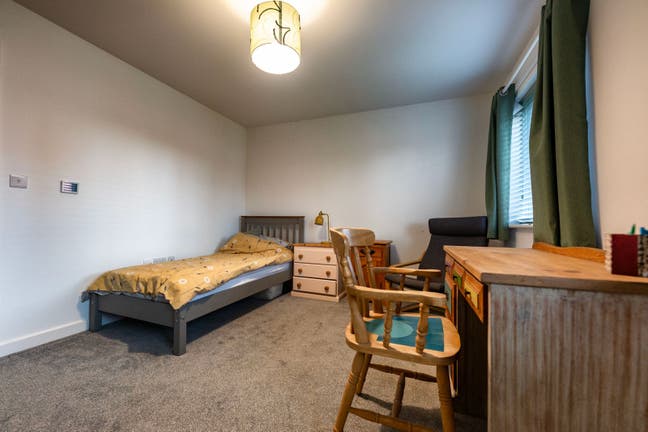 Double room is available for rent in - SO32 2EA Main Photo