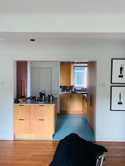 Bright + Spacious room in Mid-century Apartment Main Photo