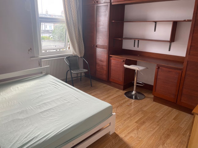 Double  room available to rent  Main Photo