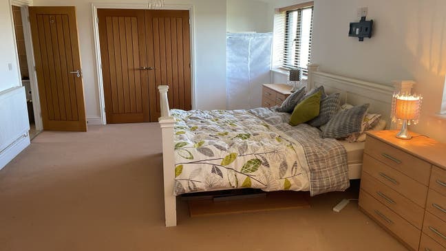 Spacious En-Suit Ensuite Room for Rent Main Photo