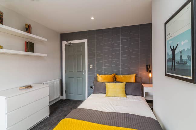 Modern Ensuite Rm Walking Distance to Derby Centre Main Photo