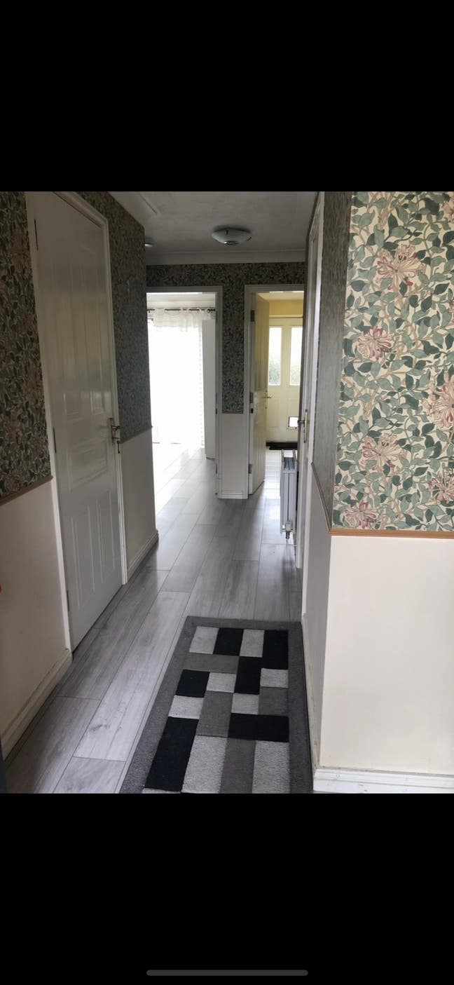 First floor accommodation,bathroom,kitchen, room  Main Photo