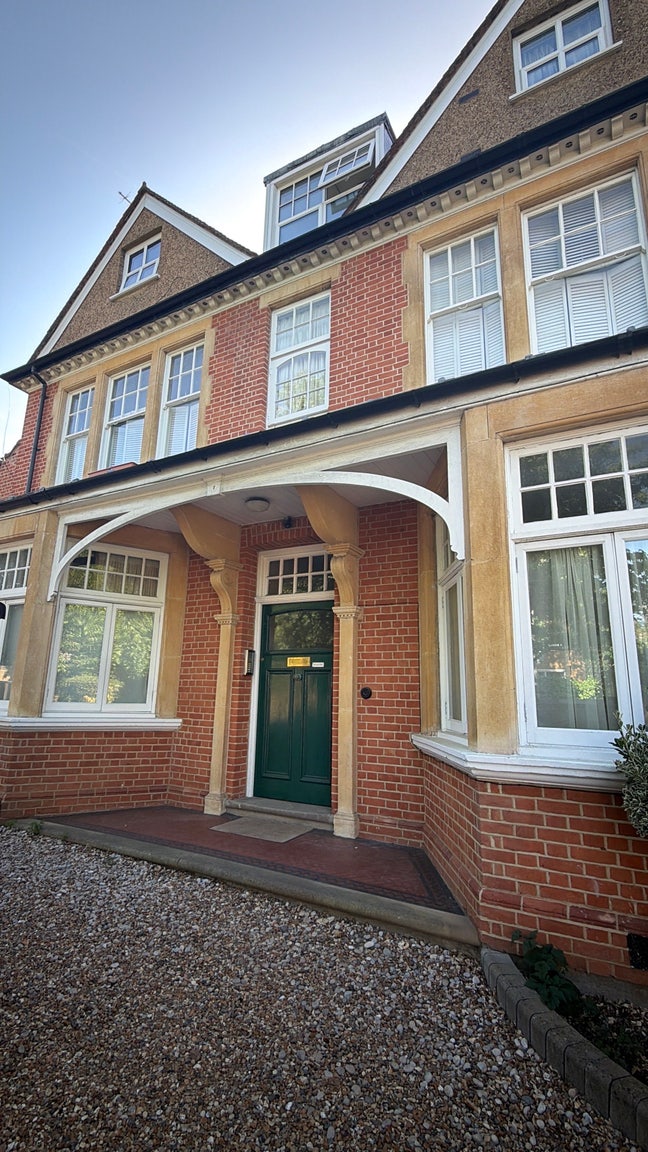 Spacious room in 3-bed flat Gwendolen Ave. Putney Main Photo