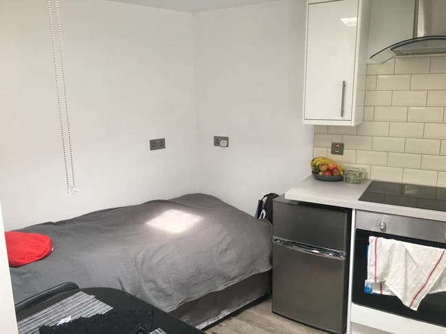 Modern studio flat in Kingsbury Main Photo