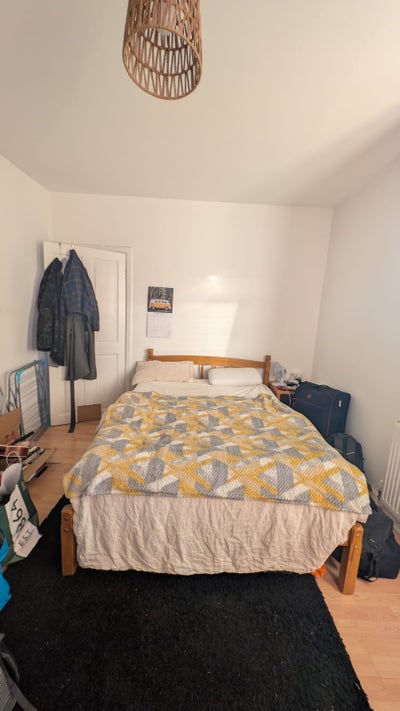Large Double Bedroom in EH11 Main Photo