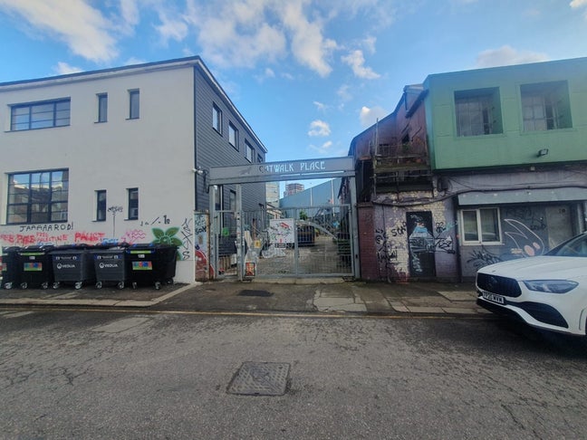 Room available in converted warehouse flat  Main Photo