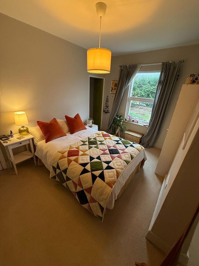 Double ensuite in spacious house & garden, Easton Main Photo