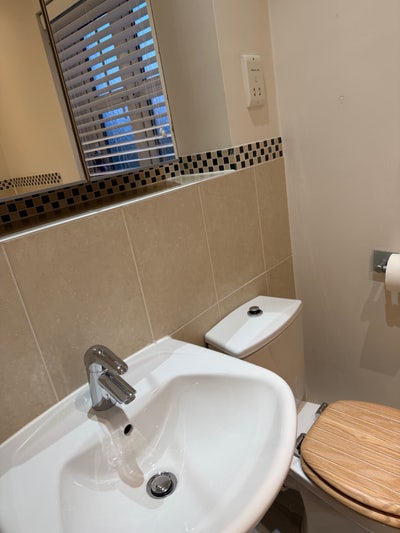 Double bedroom - Romford - with private bathroom Main Photo