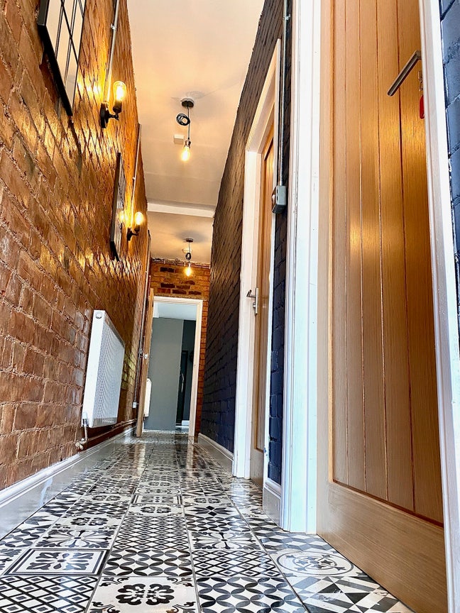 Boutique Ensuite Rooms Available  Main Photo