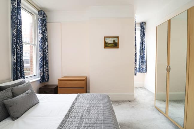 Stop Scrolling! Your Dream Flat Share Awaits!  Main Photo