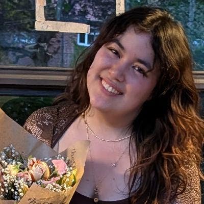 Professional Female seeks a single or double room Main Photo