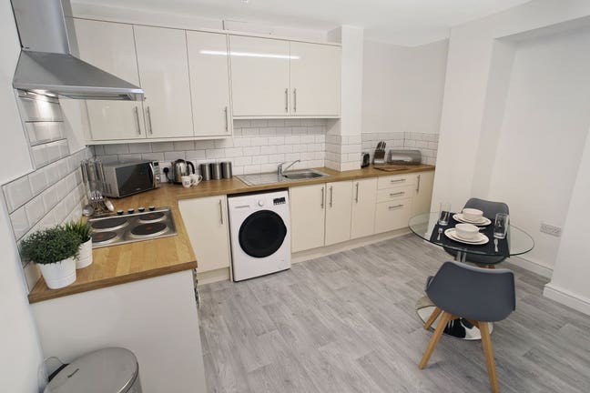 Modern Ensuite Room - Caxton St., Barnsley Main Photo