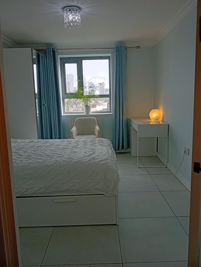A Lovely South Facing Bright Double Room  Main Photo