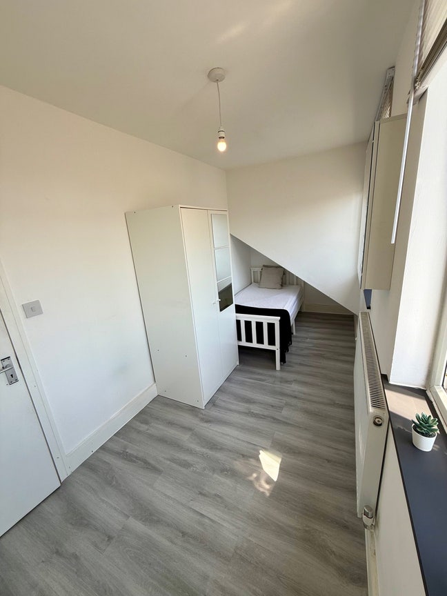   #Lovely Single Room in Friendly House  Main Photo