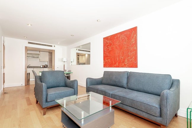  🏙️ Bright Double Room with Your Own Bathroom Main Photo