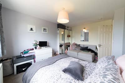 Two rooms / Hanger Lane / 8 mins to central line Main Photo