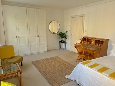 Beautiful  large King size room Main Photo