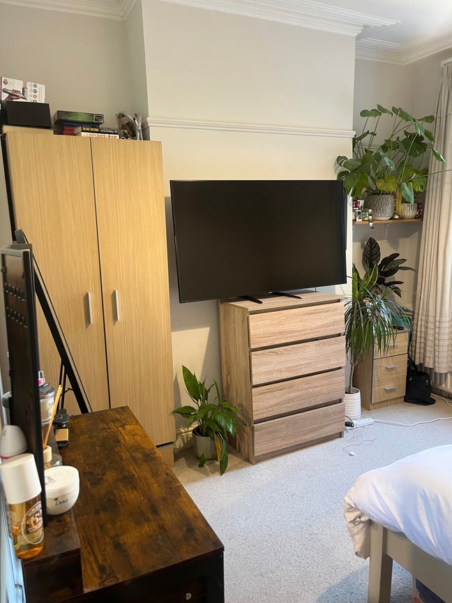 2 Large double room to fill in spacious house Main Photo