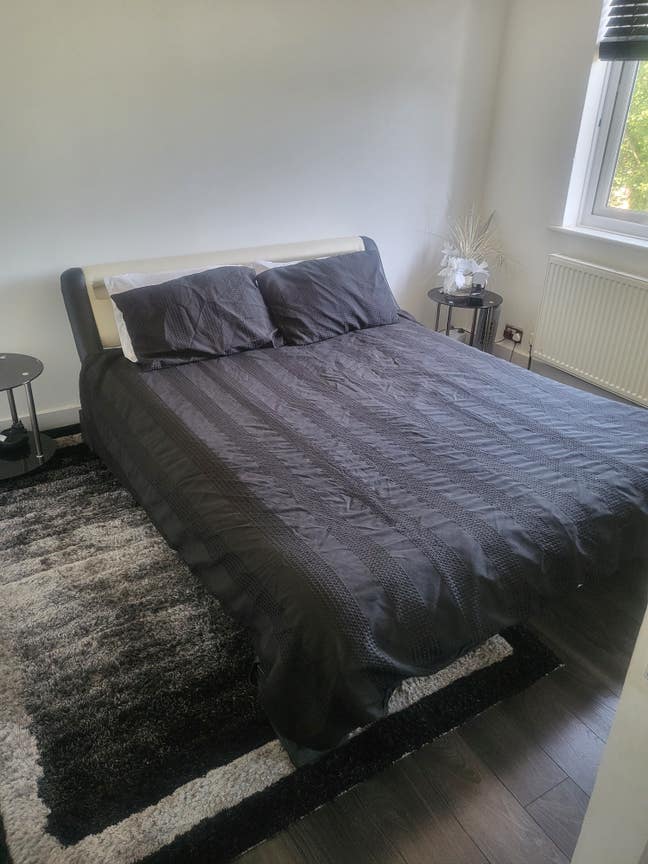 Double bedroom with kitchenette next door Main Photo