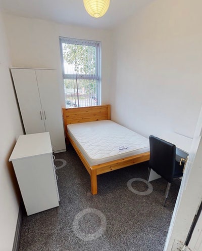 Summer Sublet-All female household (near Aldi) Main Photo