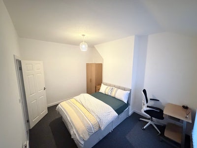 🏡✨Rooms in Central Birkenhead | 2 Bedrooms 1 Bath Main Photo