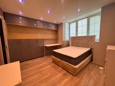 Double Bedroom - Private Access, Parking & Garden Main Photo