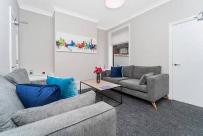 3-bed managed property- Professionals & Students Main Photo