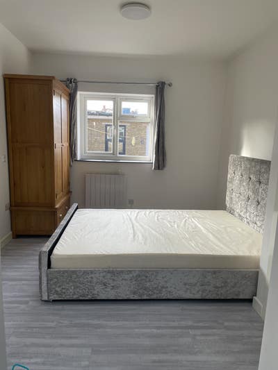 “Beautiful Self-Contained Ground-Floor Studio  Main Photo