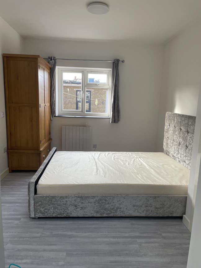 “Beautiful Self-Contained Ground-Floor Studio  Main Photo