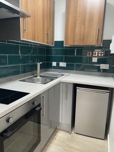 Stylish, Newly Refurbished ground Floor Studio tw3 Main Photo