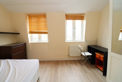 Ensuite&2 Double Room + Living Room~Deptford SE13  Main Photo