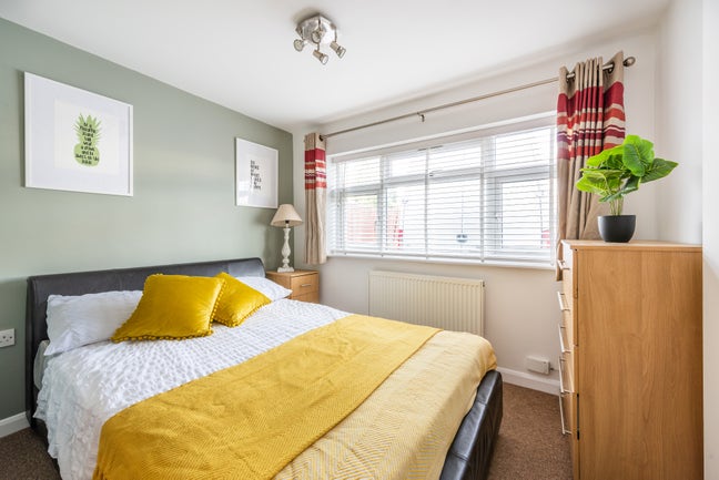 Double ENSUITE &own lounge | close to ✈️ & station Main Photo