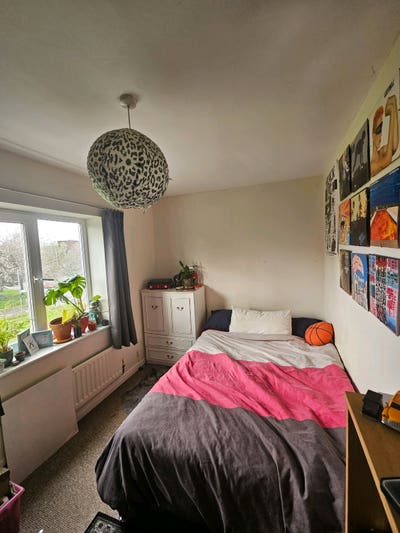 Affordable Room Close to City Centre Main Photo
