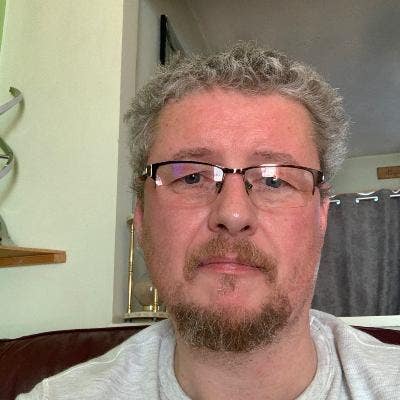 Professional Male seeks a single or double room Main Photo