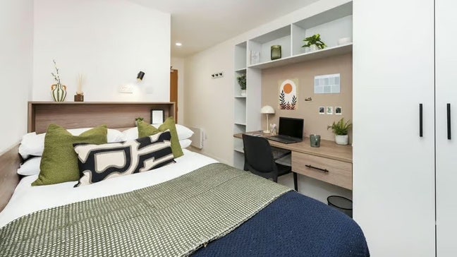 Summer Replacement – Ensuite Room in Raffles Hall Main Photo