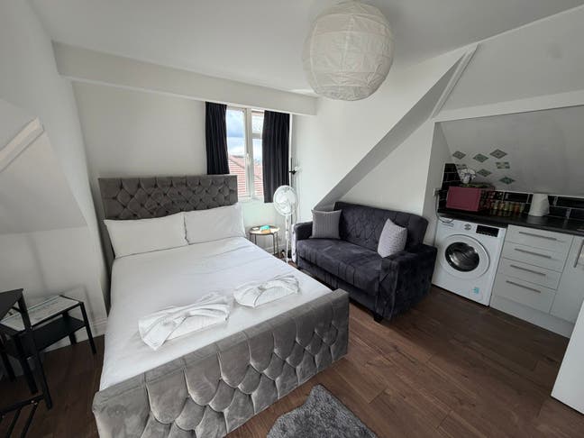 Beautiful Studio Flat | Near Hendon Central Main Photo