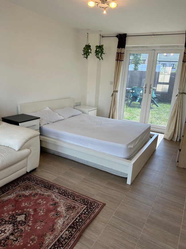 Large double bedroom available  Main Photo