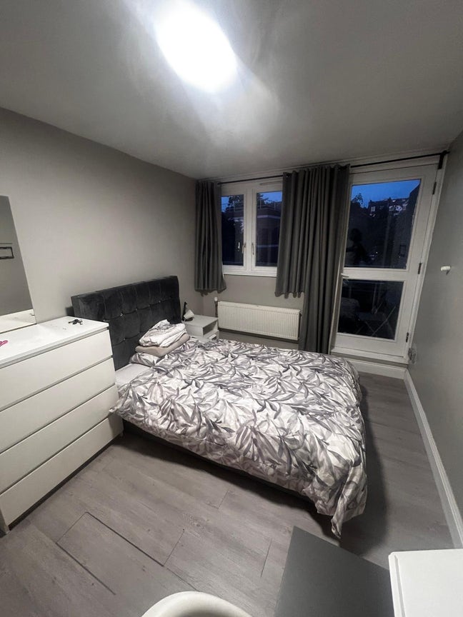 North West London -  2 Newly Refurbished Room Main Photo