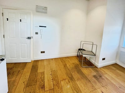 1 bed flat - South Woodford Main Photo
