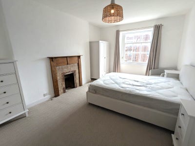 Second Floor Flat Near City Centre Main Photo