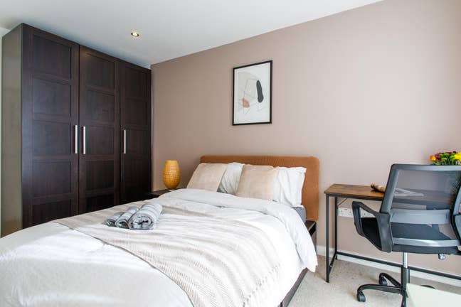 Stylish & Bright Ensuite Room - Mile End / QMUL Main Photo