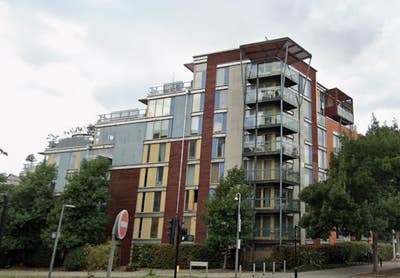 Very Modern Double Bedroom Near O2 Arena Main Photo