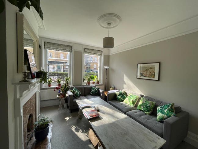 Bright Double Room in Prime Location Main Photo