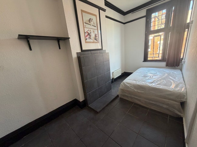 Furnished room to rent in - NW10 Main Photo