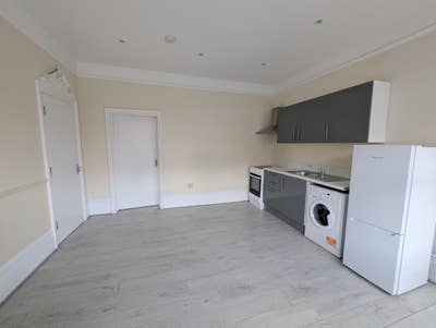 Cosy 1-bedroom Flat in Palmers Green Main Photo