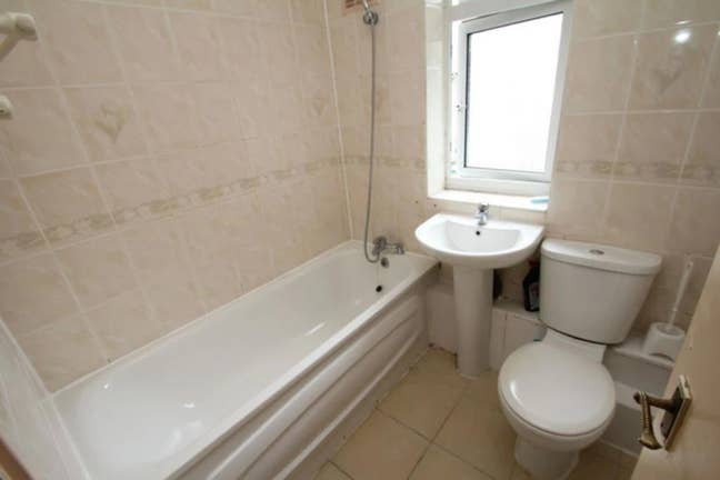 Large Bedroom in Greenwich SE10 Main Photo