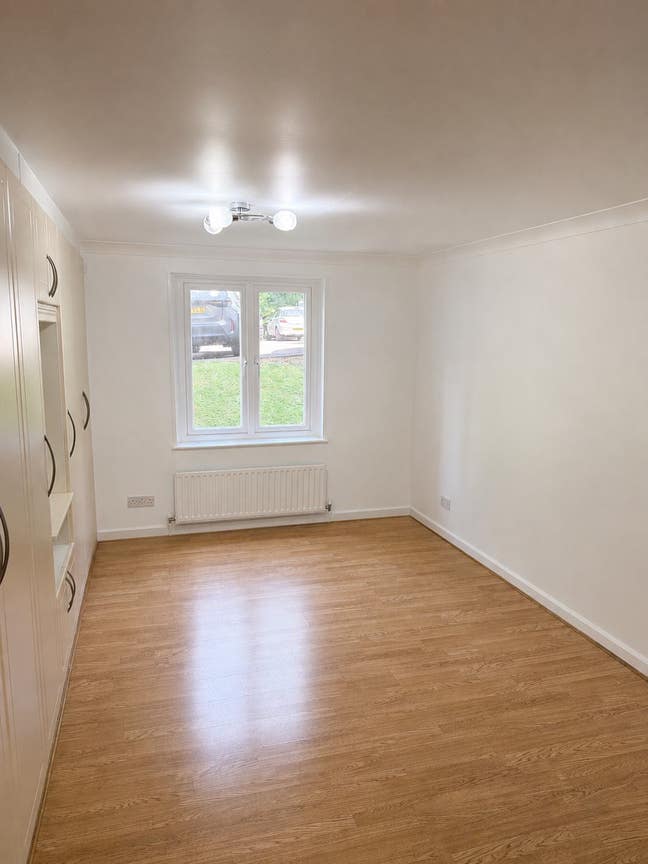 2 Bed / 2 Bath Apartment Woodside Park  Main Photo